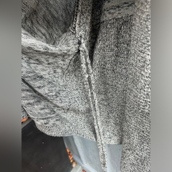 Lululemon Breeze Easy Wrap, size M - Picture 11 of 12